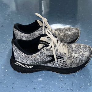 Brooks running shoes - used